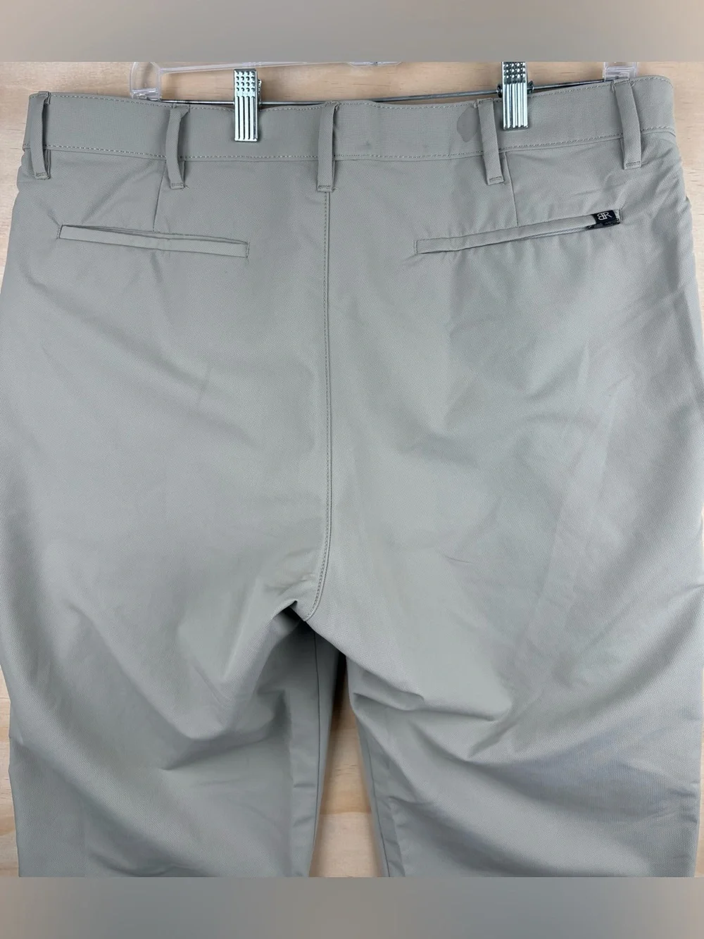 BANANA REPUBLIC BR STANDARD Performance Beige Tan Chino Golf Pants Size 36 x 29